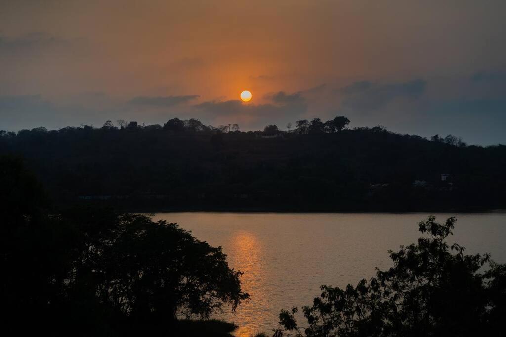 Gandaulim Lake View Villa المظهر الخارجي الصورة