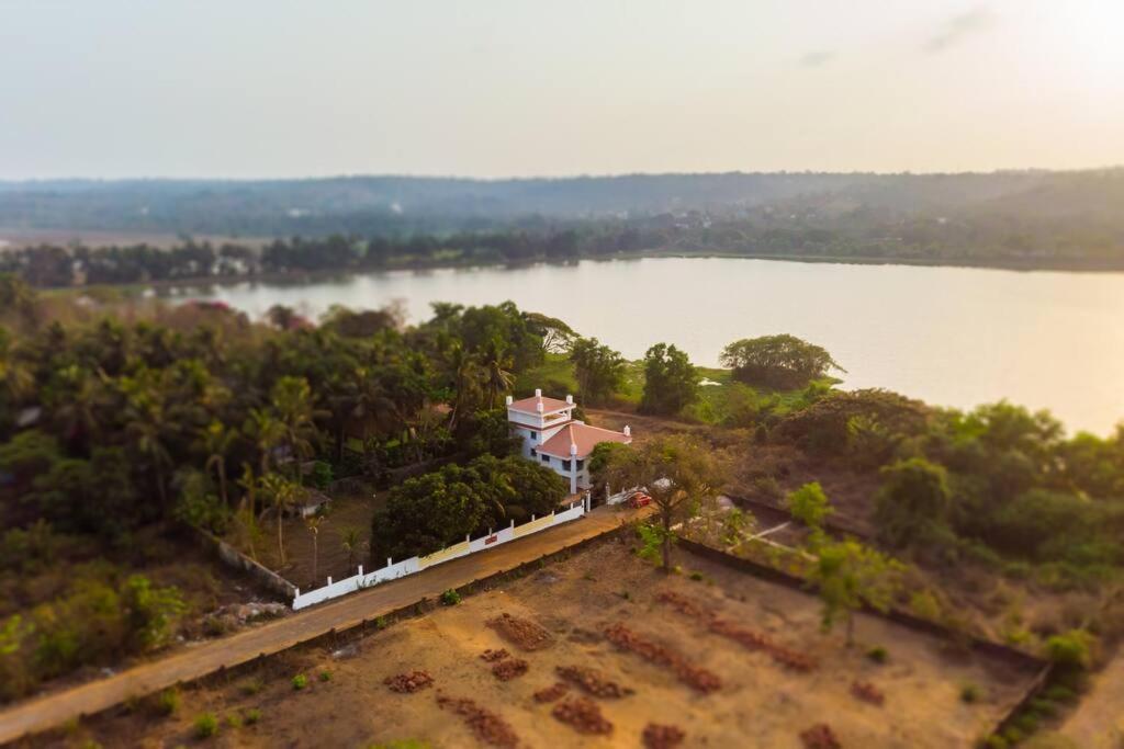 Gandaulim Lake View Villa المظهر الخارجي الصورة